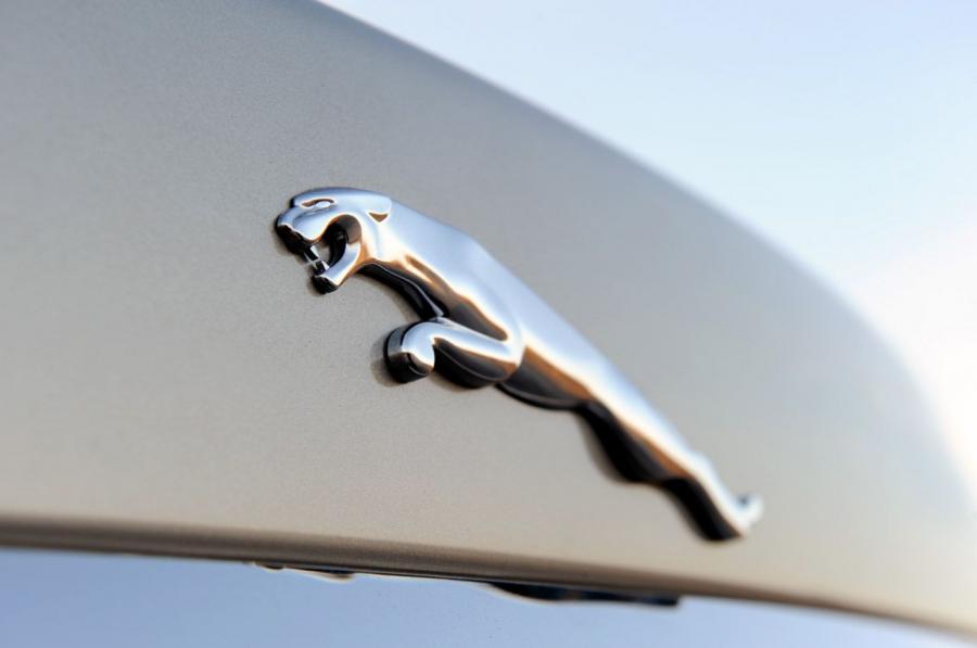  Jaguar XF Supercharged 2010 года  (фото 39 из 56)